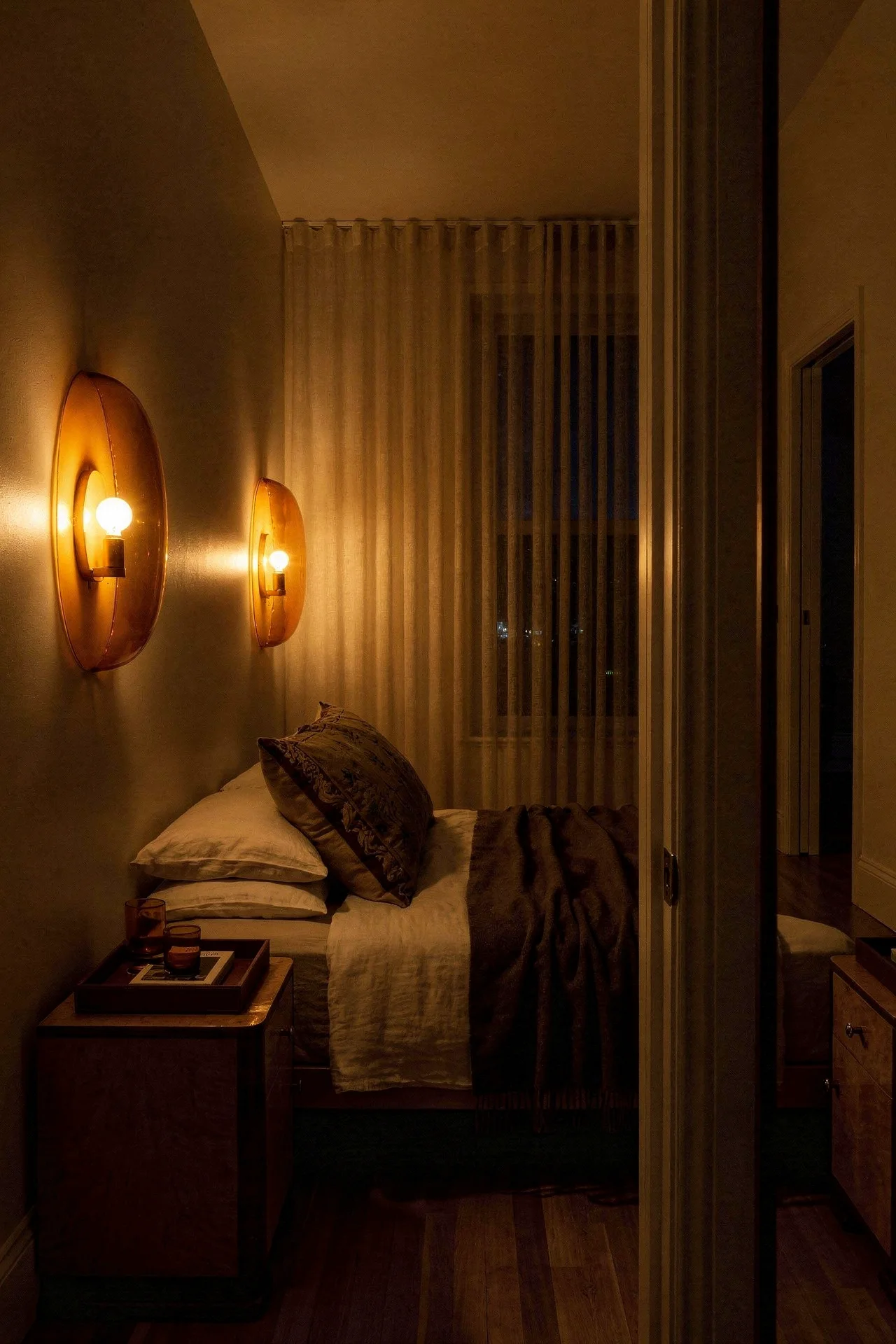 Mid Century Modern Bedroom neutral bedding featuring Antique English Pair Of Art Deco Birds Eye Maple & Walnut Be evening mood